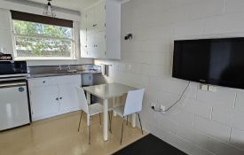 Studio Unit dining and kitchenette